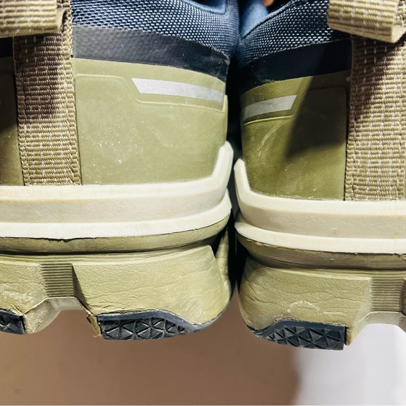 On Cloudwander Waterproof Men's Shoes - Midnight/Olive As Is with flaw - Picture 7 of 9